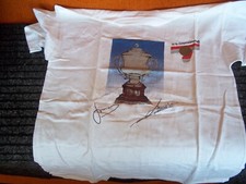 Oggetti U.S.Cremonese, 3 maglie,2 cappelli,1 gagliardetto e 1 cuscino 