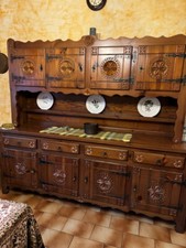 sala da pranzo, stile rustico montano. Composta da credenza, tavolo e sei sedie.