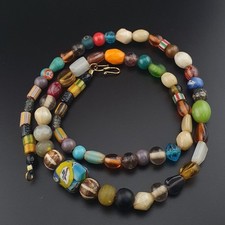 Incredibile collana di perle di vetro misto stile africano