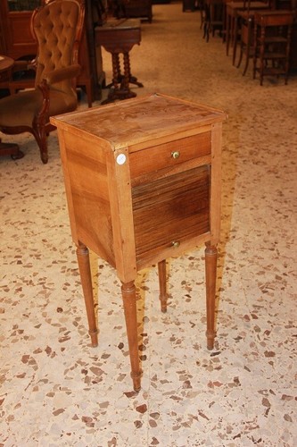 Mobiletto comodino francese
