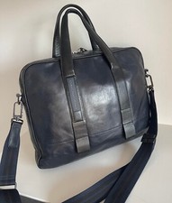 Sobrietà ed  Elegante lussuosa borsa  pelle  blu notte  Piquadro