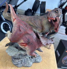 DIORAMA SIDESHOW DINOSAURIA T-REX VS TRICERATOPS - ESCLUSIVO #69/500! [Senza scatola]