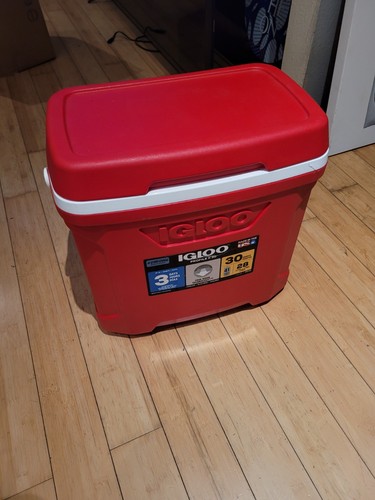 Igloo quart red profile - profile, ii