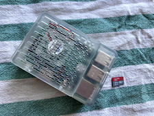 Raspberry pi 3 model B + con custodia e micro SD da 32 GB SanDisk