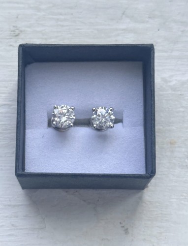 Orecchini perno moissanite - a,