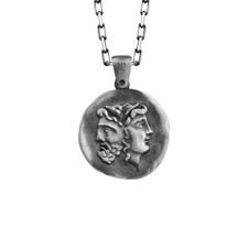 Collana con moneta romana