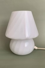 Lampada da tavolo della