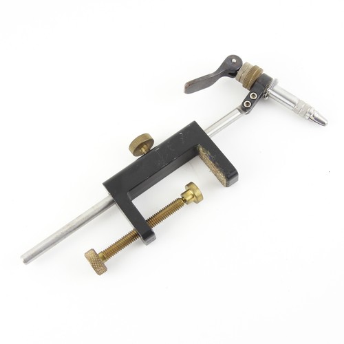 Api fly tying - fly, vise.