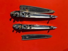 Charnières de capot coffre