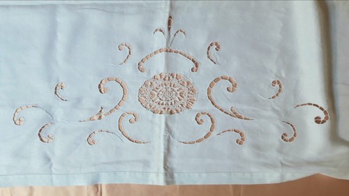 Tovaglia bianca intaglio