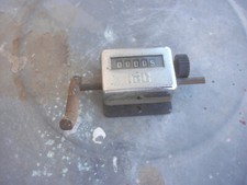 antico contatore meccanico 5 cifre-vintage-braccio a leva-marca REC -funzionante