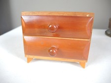 vecchio portagioie in legno