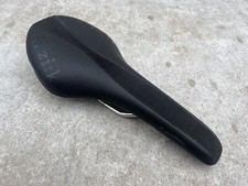 Sella Fizik Tundra in pelle nera | Guide in titanio / Made in Italy / EXC