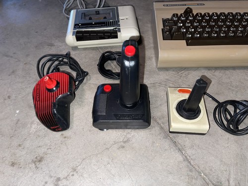 Commodore con alimentatore - 64,