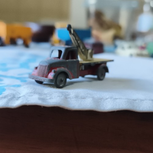 Camion carro attrezzi con gru