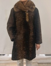 Borsa bauletto in visone in color lutezzia e profili in nappa.