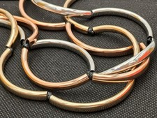 COLLANA LUNGA CON CURVE