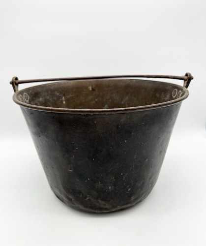 Antico secchio primitivo
