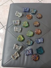 Grande lotto di farfalle e foglie in vetro colorate 