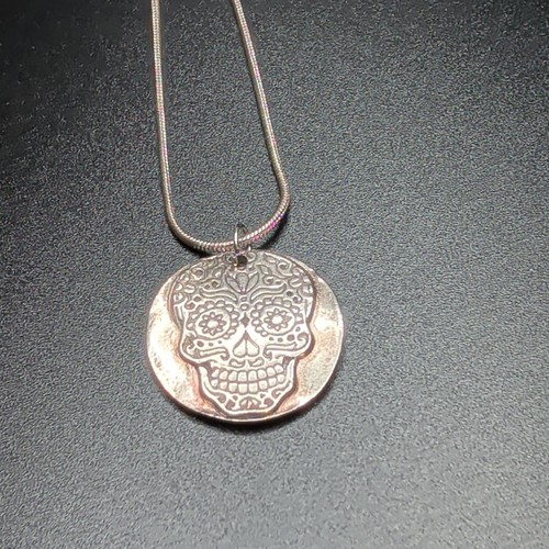 Collana con ciondolo teschio