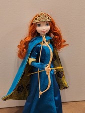 Disney Principessa Coraggiosa Merida Abito e Mantello Velluto Blu, Fiocco e Corona Freccia