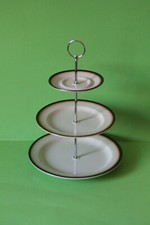 incantevole piatto a tre piani