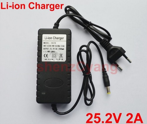 Alimentatore carica batteria