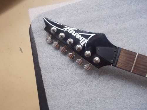 Chitarra elettrica caricata