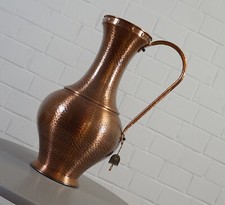 elegante vaso di fiori in rame