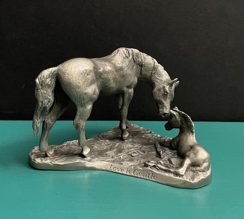 Statuina neonato cavallo
