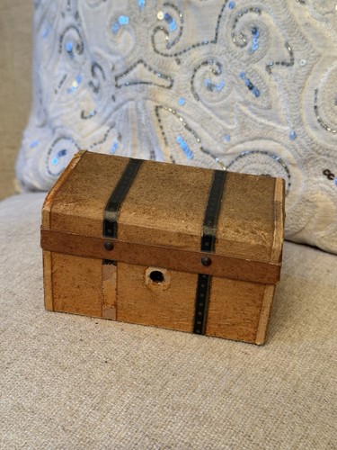 Antica bambola miniatura - , baule