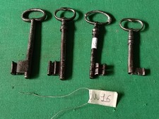 LOTTO 4 ANTICHE CHIAVI DEL 1800 IN FERRO BATTUTO E FORGIATO A MANO. CW16