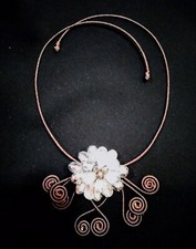 Collana girocollo, pendente Svarowsky, regolabile, artigianato, forte impatto.