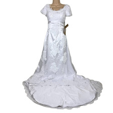 Abito da sposa in raso bianco