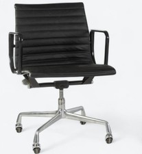 Sedia da ufficio Herman Miller Eames EA318 nera originale base a rotelle