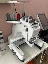 macchina da cucire e ricamo