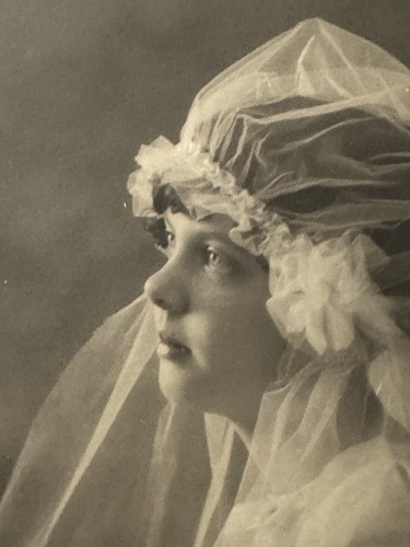 Foto antica ragazza angelica