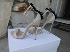 Sandali in pelle nudi con