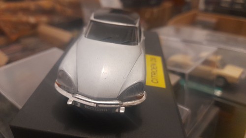 Citroen modellino scala - ds,