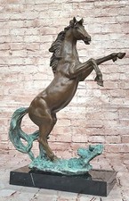 Statua da giardino trotto