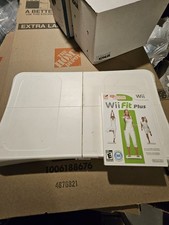 Nintendo Wii Fit Plus con