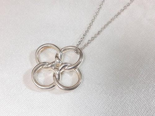 Collana con ciondolo
