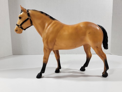Buckskin quarter horse - buckskin,