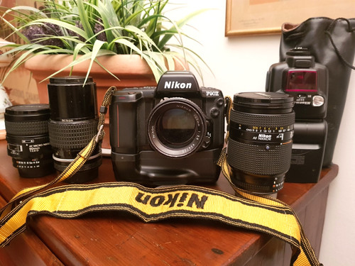 Nikon f90 con impugnatura - x,
