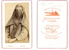 Hippolyte Arnoux, femme voilée au bijou traditionnel, Port-Saïd, Égypte   Tira