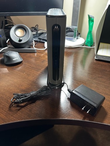 Motorola mb7621 24x8 docsis - motorola,