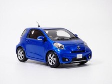 TOYOTA IQ bleu 1/43 RHD