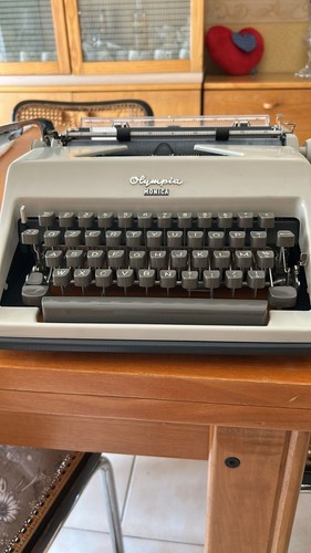 Macchina scrivere vintage - da,