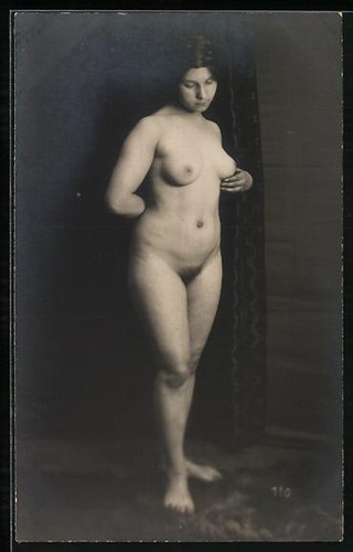 Cartolina fotografica donna