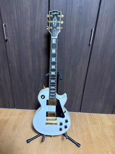 Epiphone inspired gibson - by,